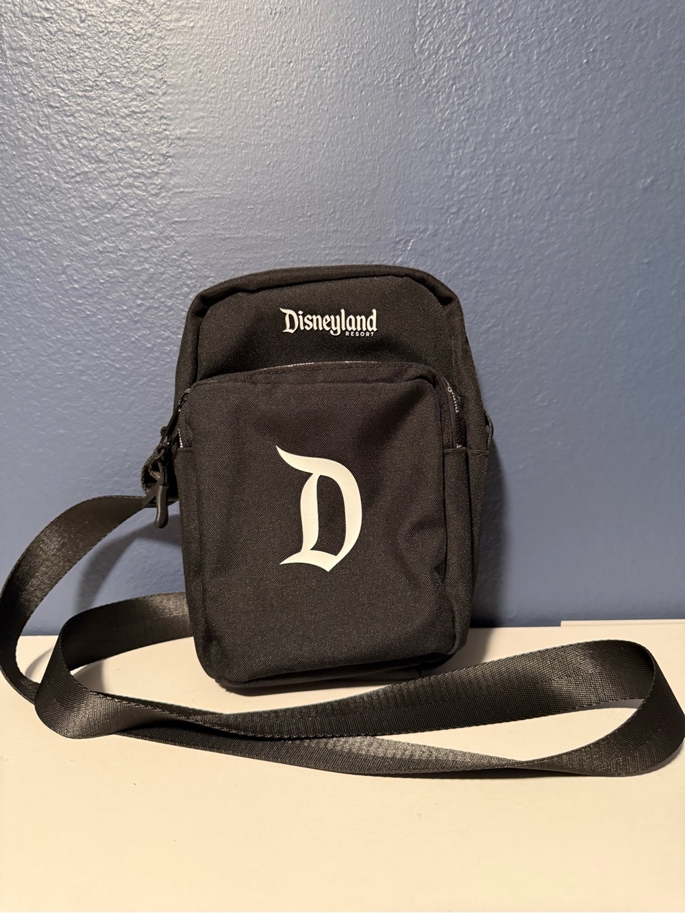 Disneyland Resort Black Crossbody Bag Headband Ear Holder D Logo